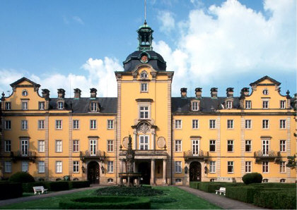 Schloss.jpg (55294 Byte)